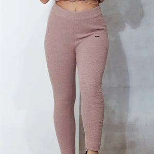 ECHT Small BRAND NEW fuzzy leggings